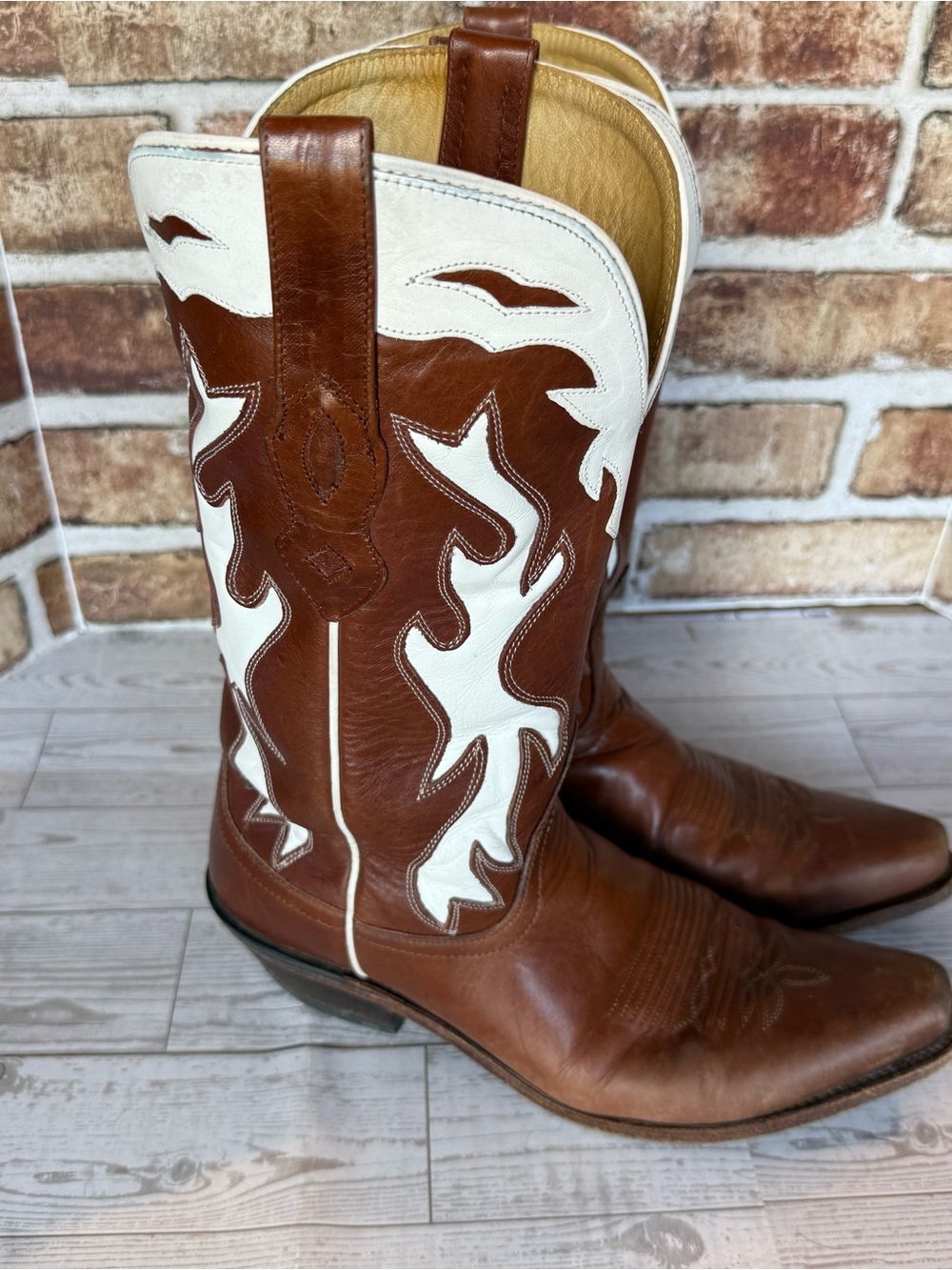 Old West Brown and White Western Cowboy Boots